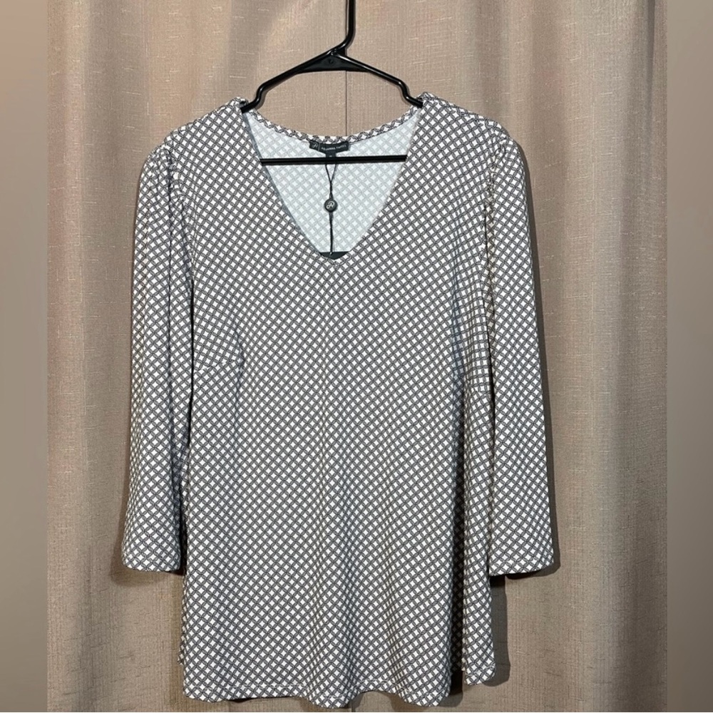 NWT Adrianna Papell 1X Black and Cream Geometric three-quarter sleeve Blouse